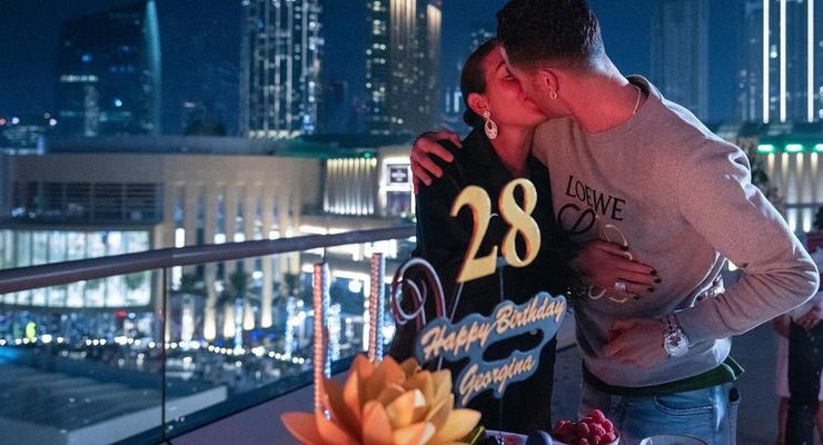 "Мечты сбываются": Роналду устроил роскошный праздник для возлюбленной в день ее рождения