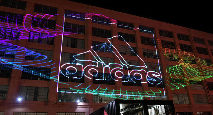 Adidas приостановил сотрудничество с РФС