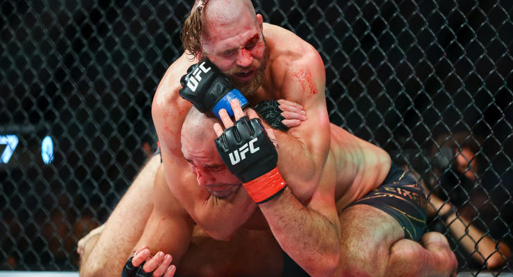 UFC 275: Прохазка "задушил" Тейшейру, Чжан нокаутировала Енджейчик и другие результаты