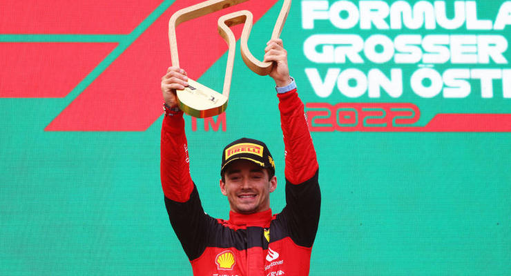 Леклер справился со всеми проблемами и выиграл Гран-при Австрии