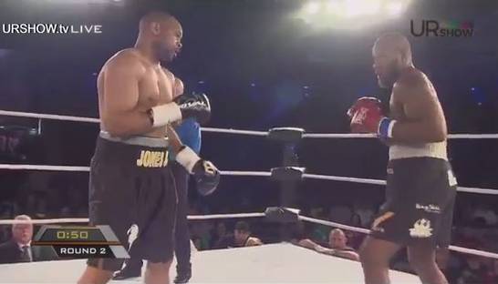 Рой Джонс отправил в нокаут бойца ММА