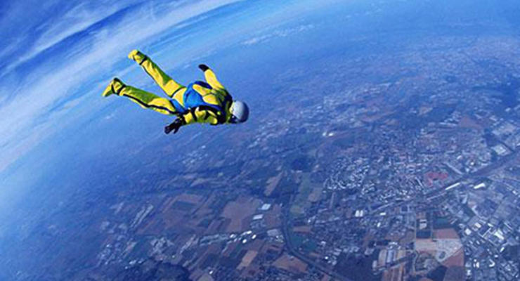 Американский экстремал решился на прыжок с самолета без парашюта
