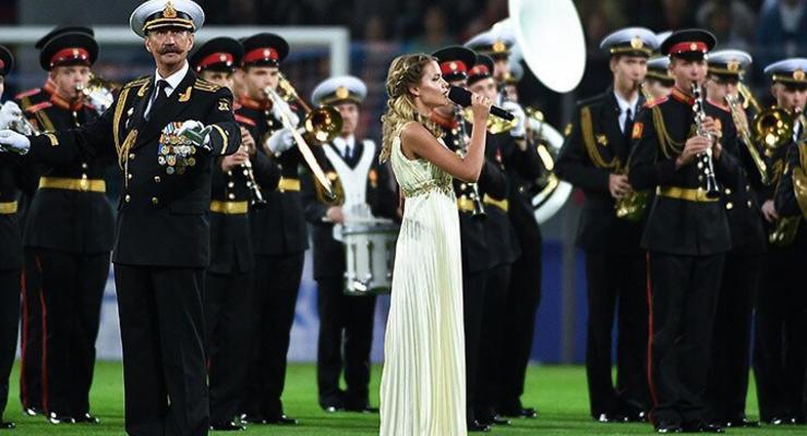 Дочь украинского вратаря исполнила гимн России во время открытия стадиона в Москве