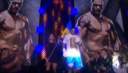 Выход в ринг Александра Усика перед боем с Гловацки