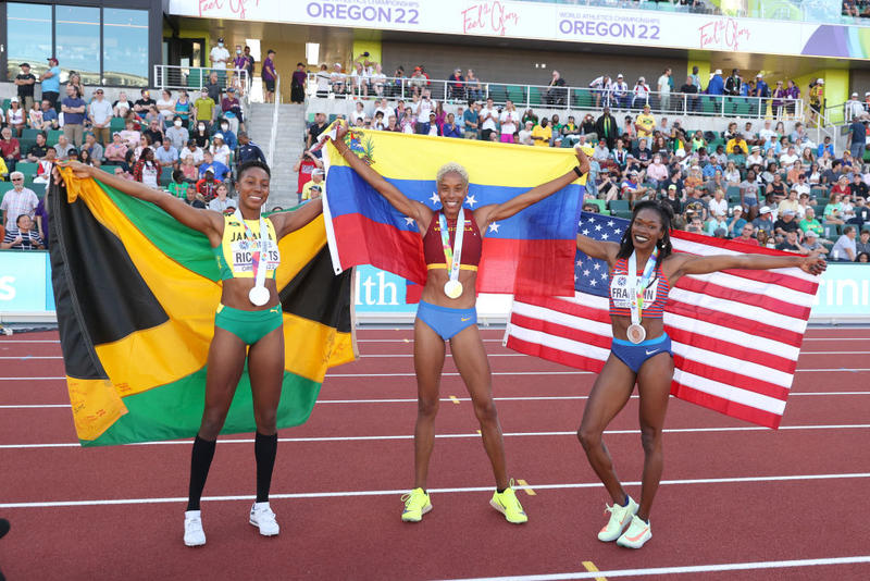 Медалистки ЧМ-2022 в тройном прыжке / Getty Images
