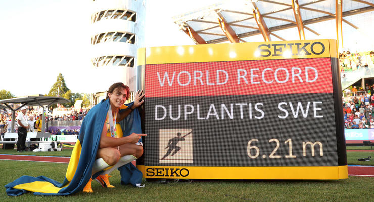 Дюплантис с абсолютным мировым рекордом завоевал золото ЧМ-2022 в прыжках с шестом