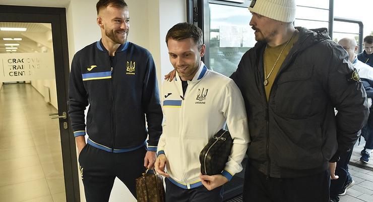 Усик відвідав збірну України перед грою з Шотландією