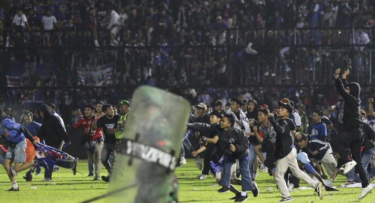 В Індонезії загинуло 130 людей під час футбольного матчу