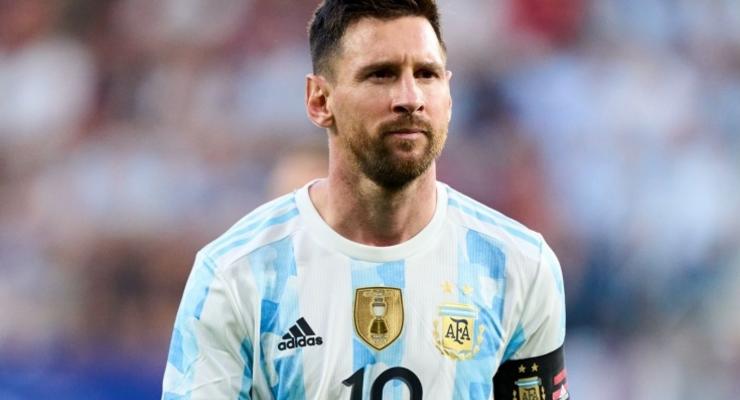 Хавбек сборной Аргентины призвал Месси не завершать карьеру в национальной команде