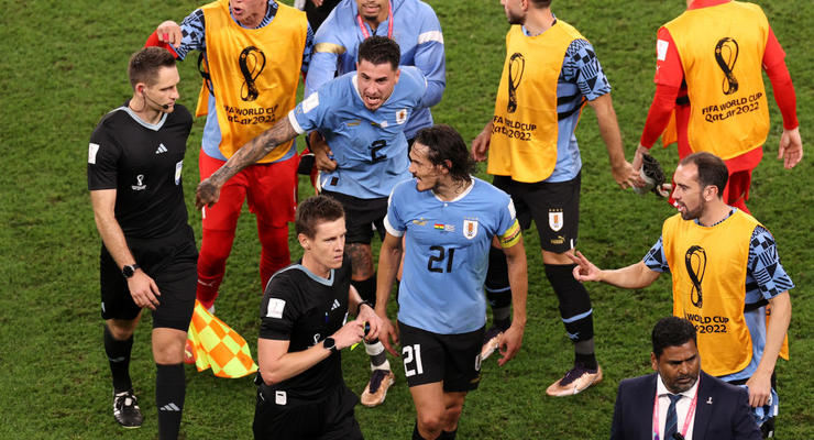 ФИФА дисквалифицировала уругвайских футболистов за их поведение на ЧМ-2022