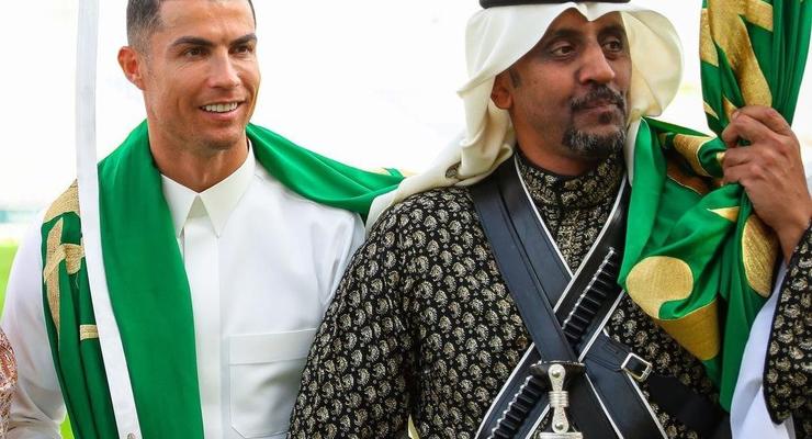 С саблей наголо: Роналду предстал в необычном образе в Саудовской Аравии