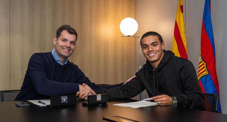 Сын Роналдиньо подписал контракт с Барселоной