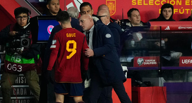 Лидер Барселоны получил травму в матче за сборную Испании