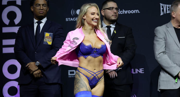 Чемпионка мира по боксу явилась на взвешивание в сексуальном нижнем белье