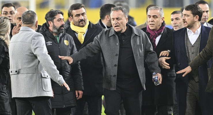 Ударивший судью президент турецкого клуба подал в отставку