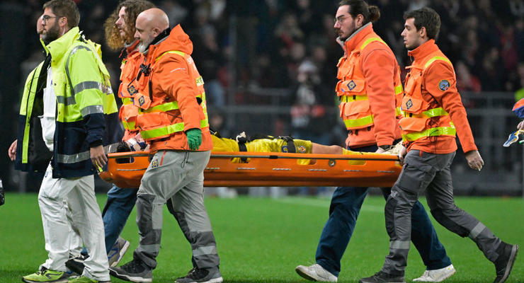 Защитник Вильярреала получил травму головы, столкнувшись с партнером
