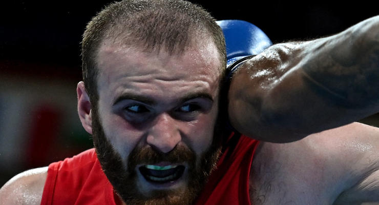 Украинский боксер нокаутировал соперника в дебютном бою в США