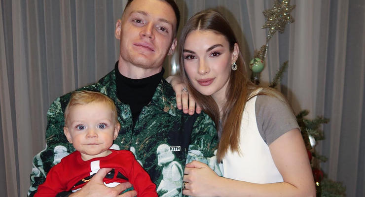 Счастливый отец: Цыганков показал милые фотографии с семейной прогулки