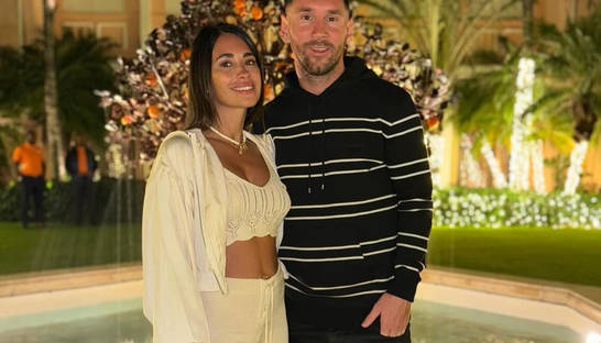 С бокалом вина: возлюбленная Месси показала милые фото с Лео