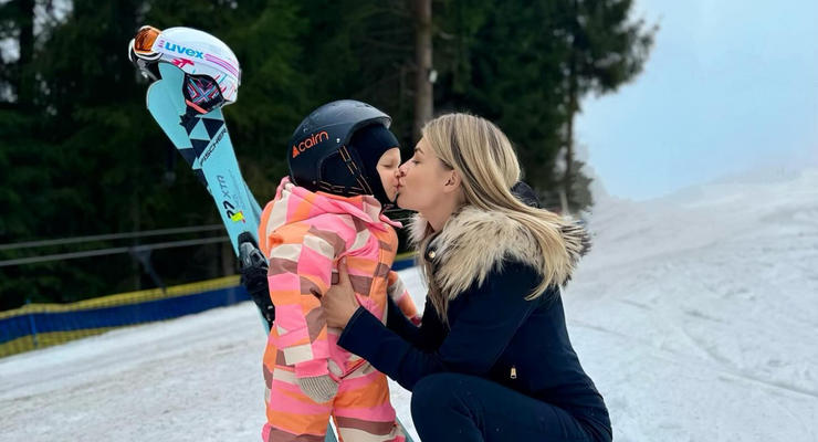 Жена Зинченко вместе с дочкой посетила популярный украинский курорт
