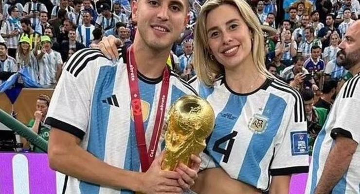 Золотую медаль и футболку на продажу: жена чемпиона мира 2022 шантажирует мужа