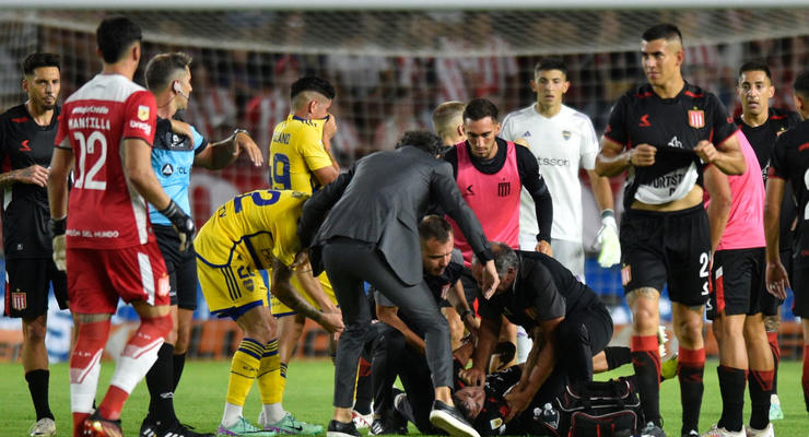 Матч в Аргентине был остановлен из-за судорожного приступа у футболиста