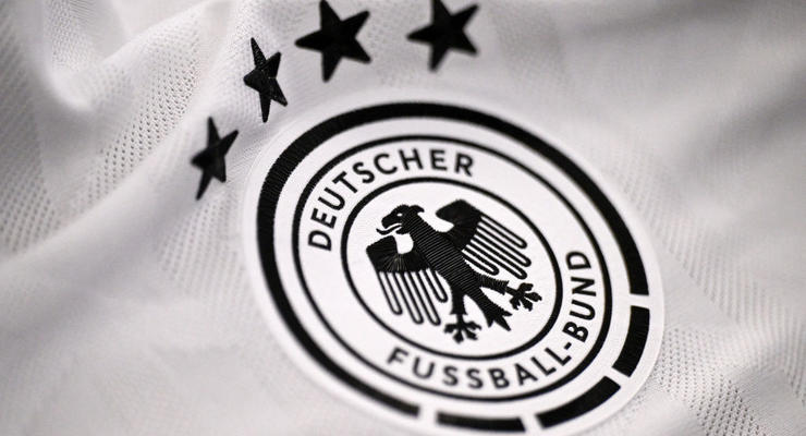 Adidas запретил покупать футболку сборной Германии с номером 44