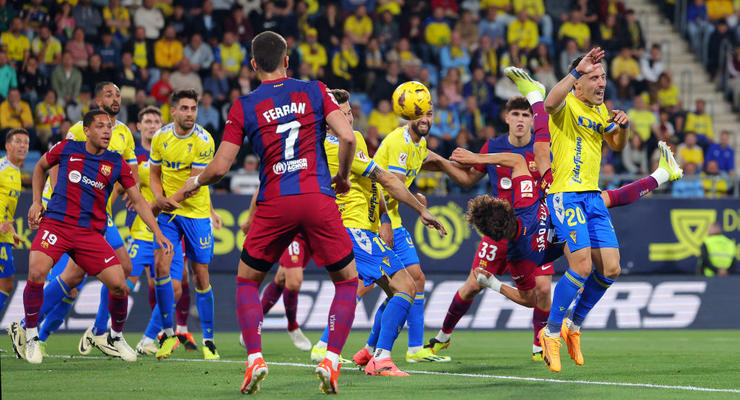Барселона минимально победила аутсайдера Ла Лиги благодаря великолепному голу Фелиша