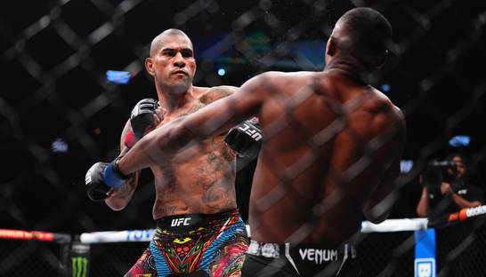 Черговий деклас: Перейра знищив Гілла в бою за титул у напівважкій вазі