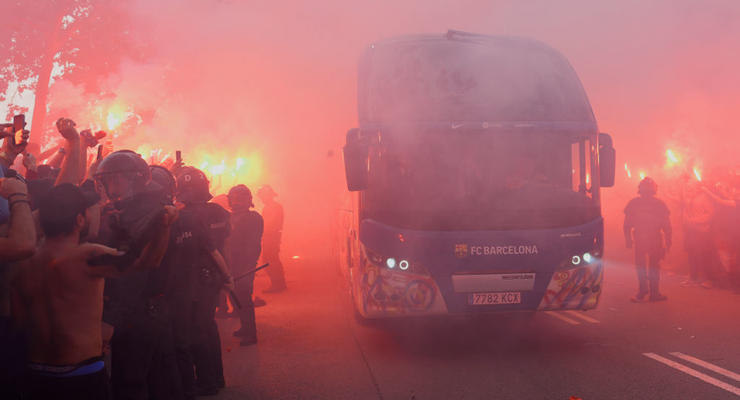 Фанати Барселони атакували автобус своєї команди, переплутавши його з ПСЖ