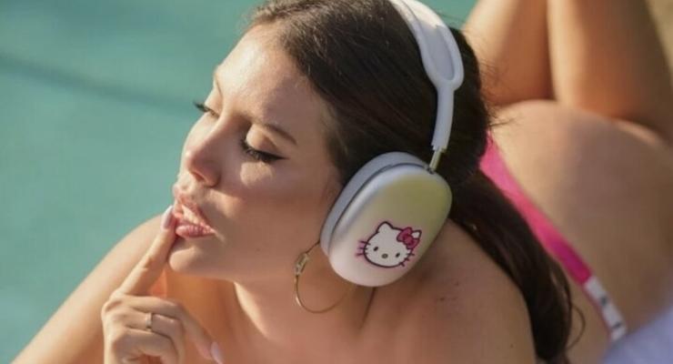 Вся гола і в рожевих навушниках: Дружина Ікарді опублікувала новий контент на сайті для дорослих