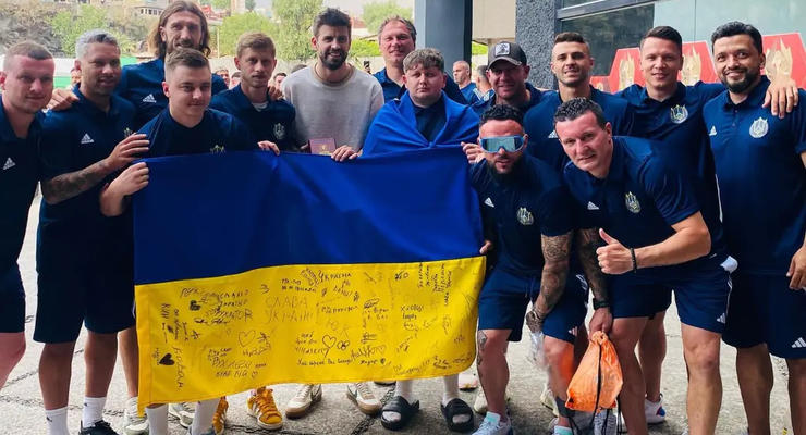 Пятов травмировался, а украинская команда разгромно проиграла на Кубке мира медиа-лиги Пике