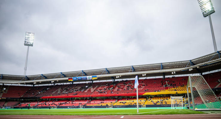 Біля стадіону, де грали Україна та Німеччина, склалася "небезпечна ситуація"