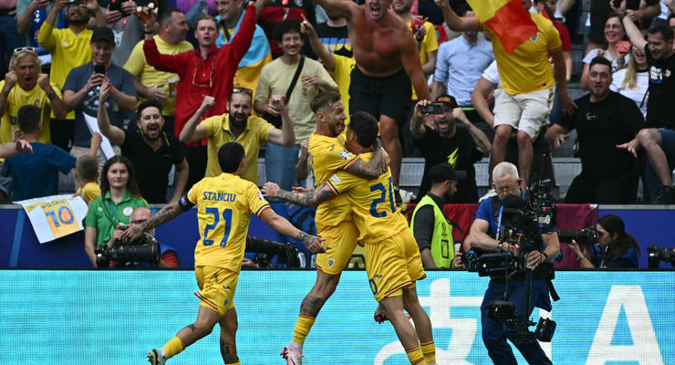 Румынские фанаты принесли флаг так называемой "днр" на матч с Украиной