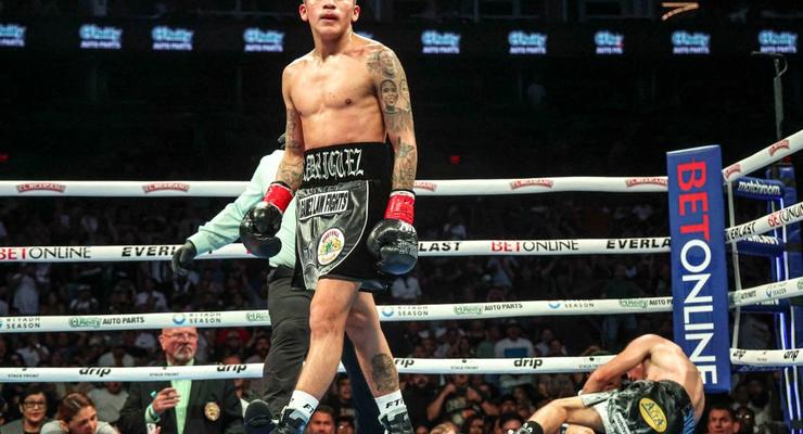 Родригес стал чемпионом WBC во втором легчайшем весе, нокаутировав Эстраду в седьмом раунде