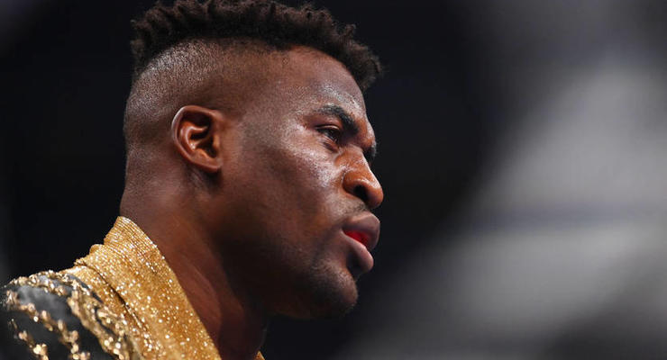 Экс-чемпион UFC получил именную футболку от Манчестер Юнайтед