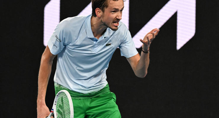 Россиянин Медведев сенсационно вылетел с Australian Open, проиграв 121 ракетке мира
