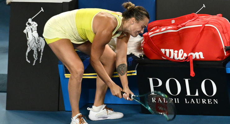 Сабаленко разрыдалась и разбила ракетку после поражения в финале Australian Open