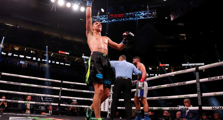 Черкашин ранним нокаутом защитил титул WBC International